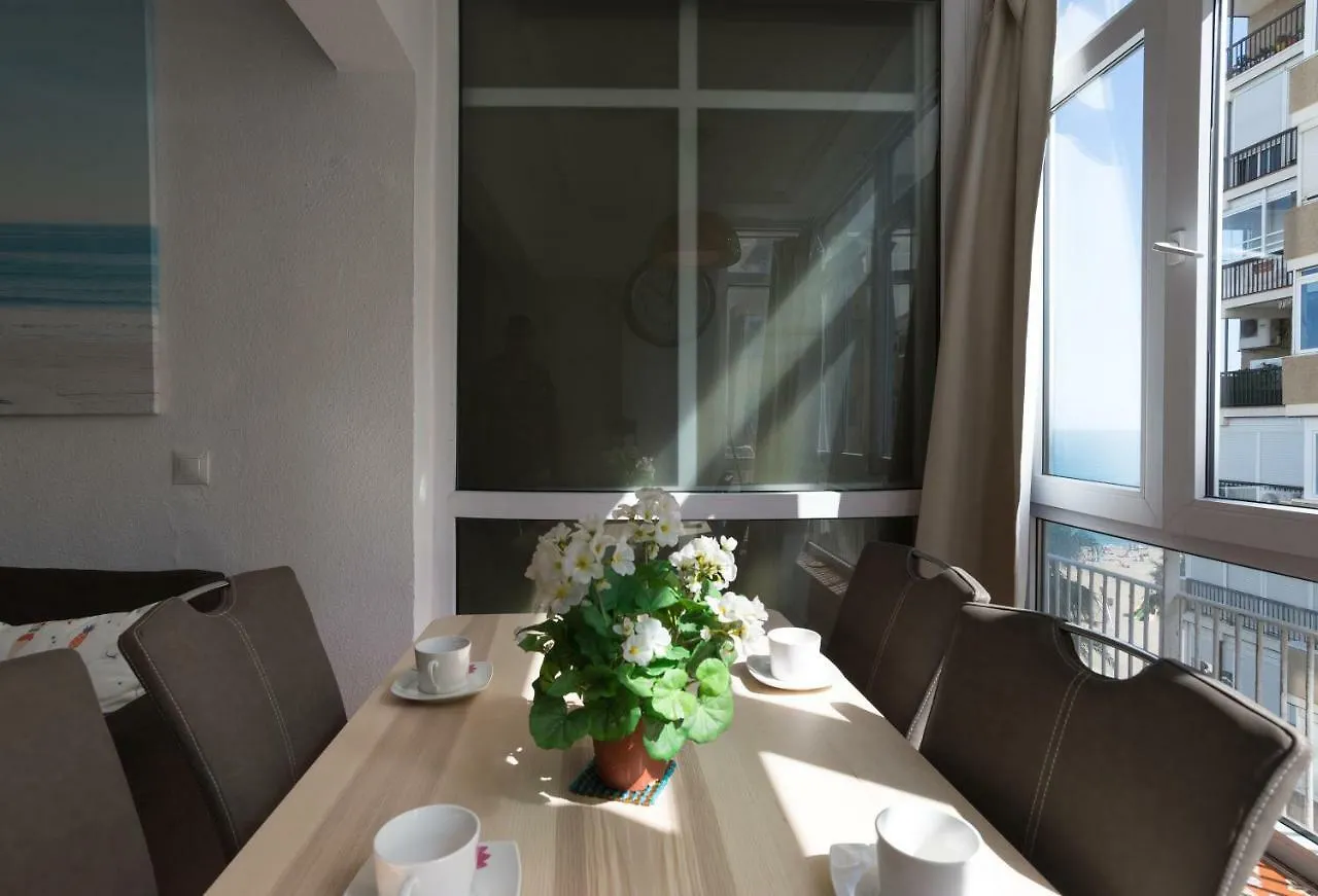 Mp3-Bright Beachfront 1-Bedroom Apt Walk To Old Town 马拉加 公寓
