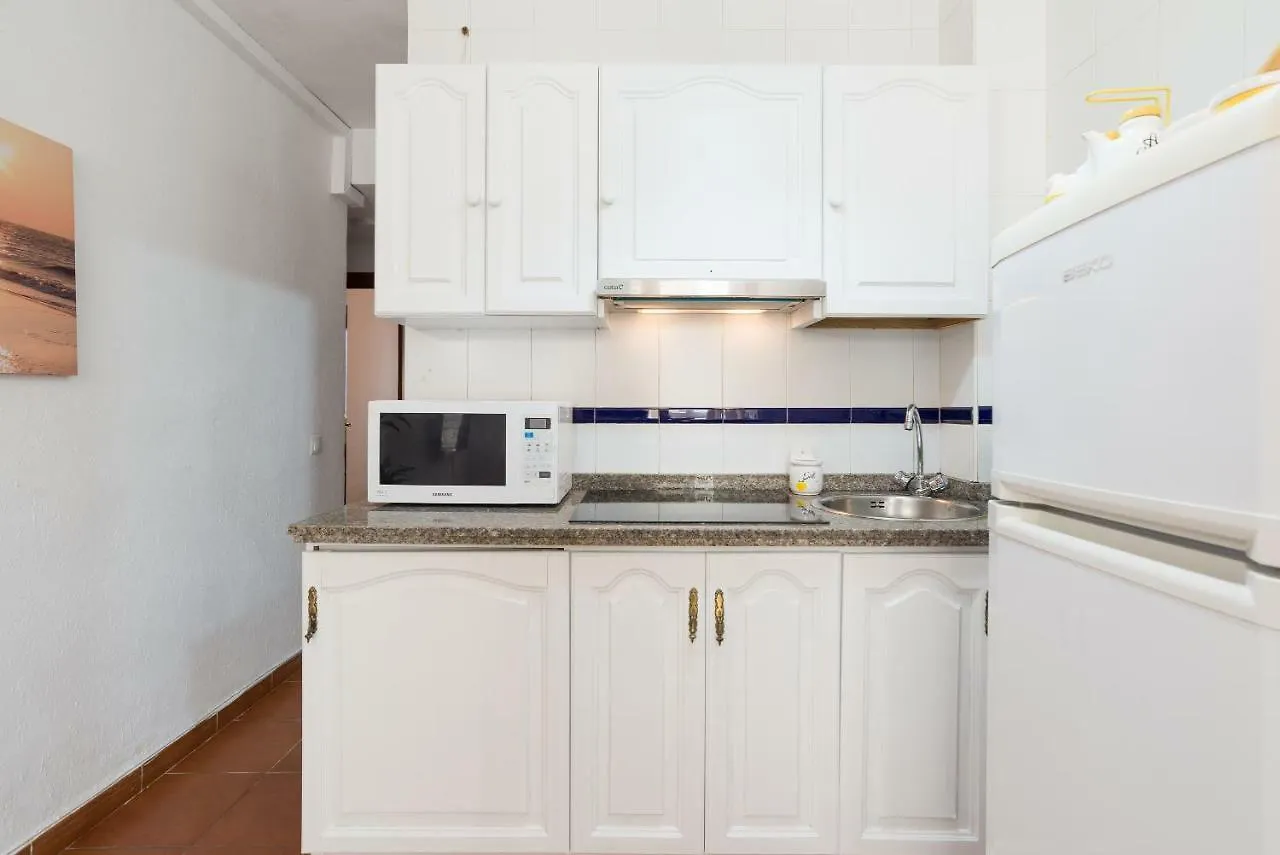 Mp3-Bright Beachfront 1-Bedroom Apt Walk To Old Town Málaga Appartement