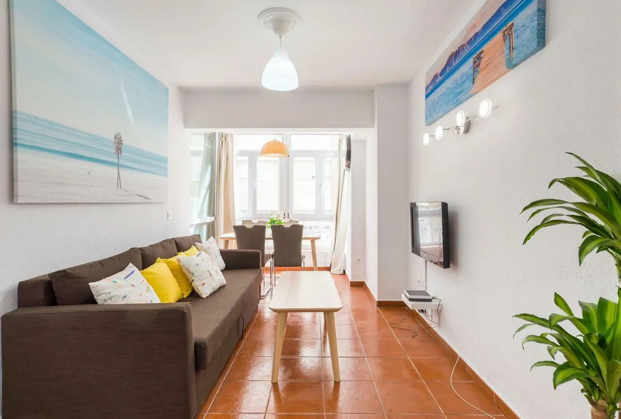 Mp3-Bright Beachfront 1-Bedroom Apt Walk To Old Town Málaga 0*,  Espagne