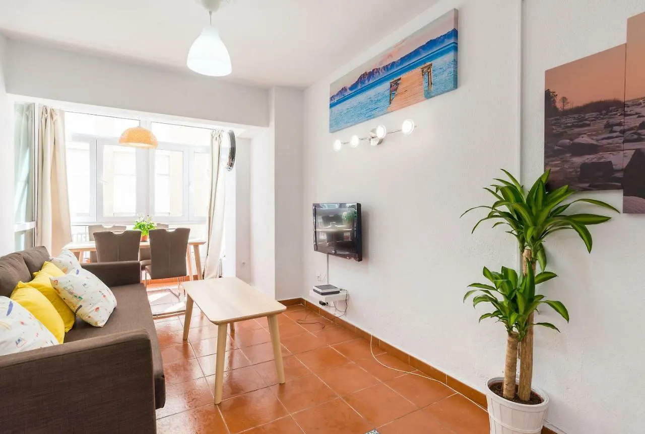 Mp3-Bright Beachfront 1-Bedroom Apt Walk To Old Town Málaga